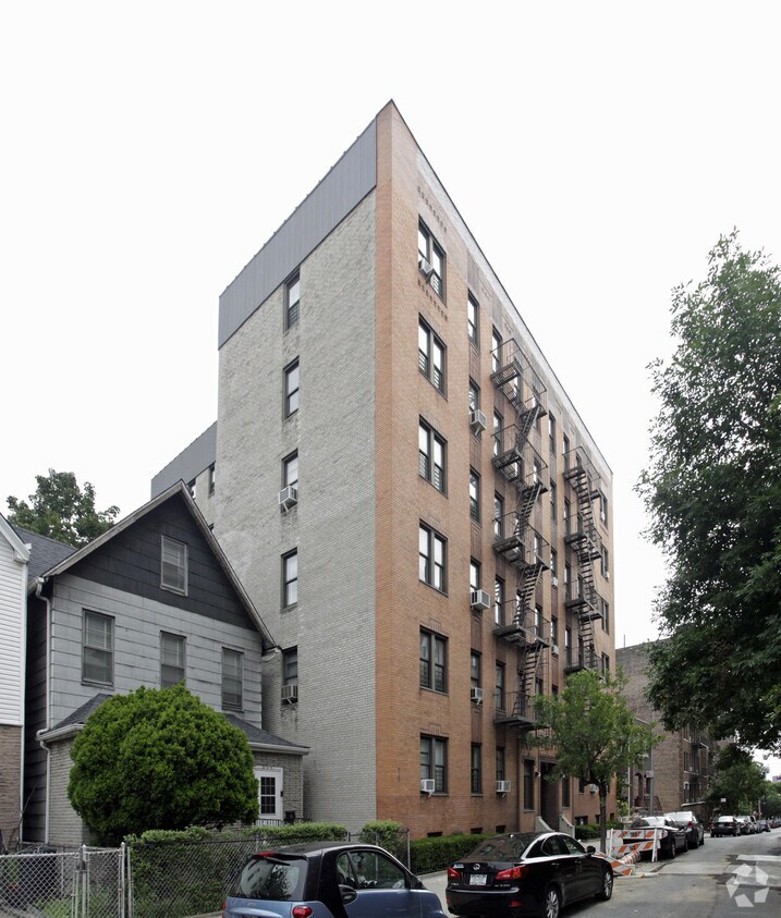 Building Photo - 207 E 202nd St