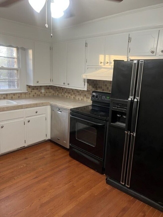 Foto del edificio - Charming 3 Bed 2 Bath Home in Northport Av...