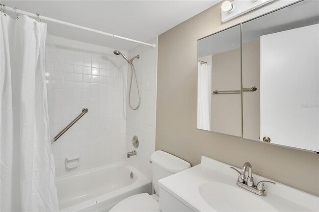 Building Photo - 6030 Village Cir N