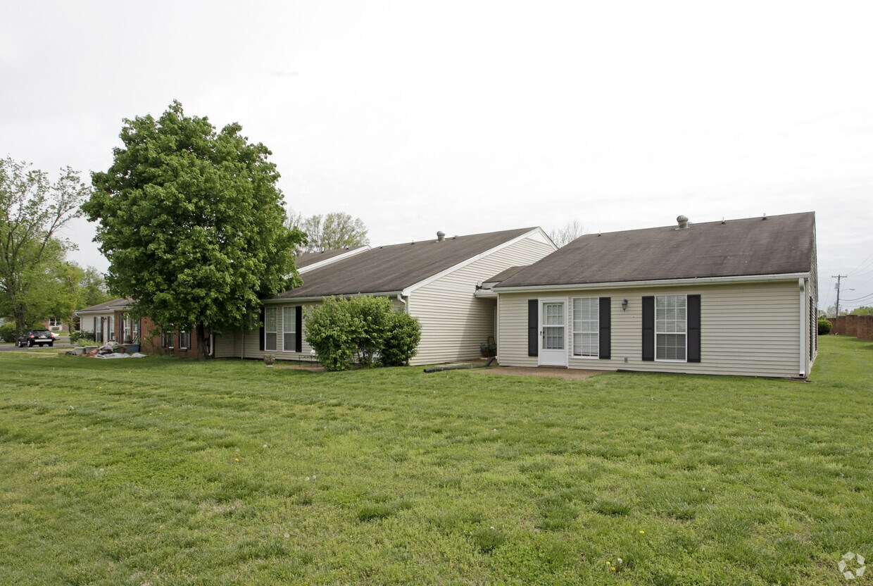 Waters of Gallatin Apartments 555 E Bledsoe St Gallatin, TN