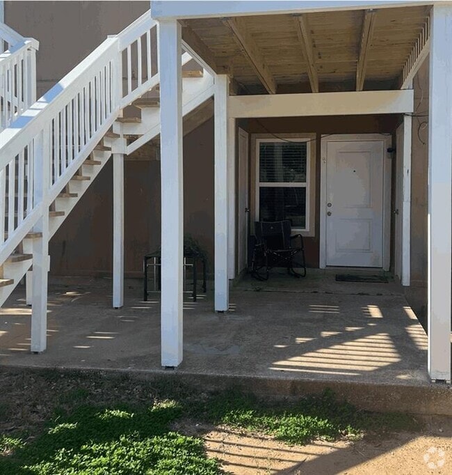 Building Photo - 301 Algerita Dr