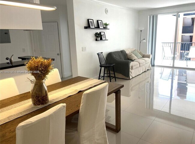 Foto del edificio - 17100 N Bay Rd