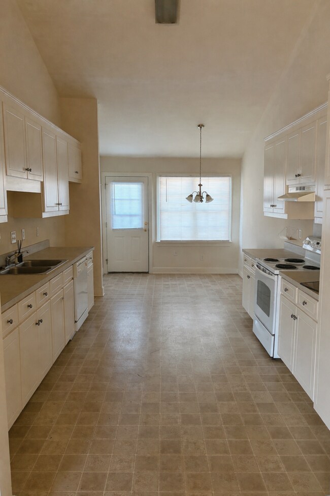 Foto del edificio - 3 Bedroom Duplex in Rocky Mount