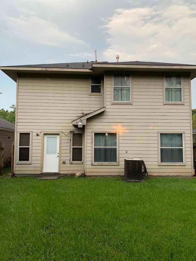 Building Photo - 12027 Privada Saratoga Ave