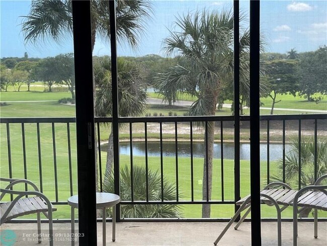 Foto del edificio - 6875 Willow Wood Dr