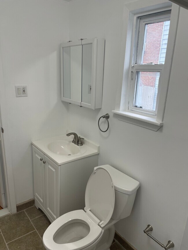 Building Photo - 27 Cedar St