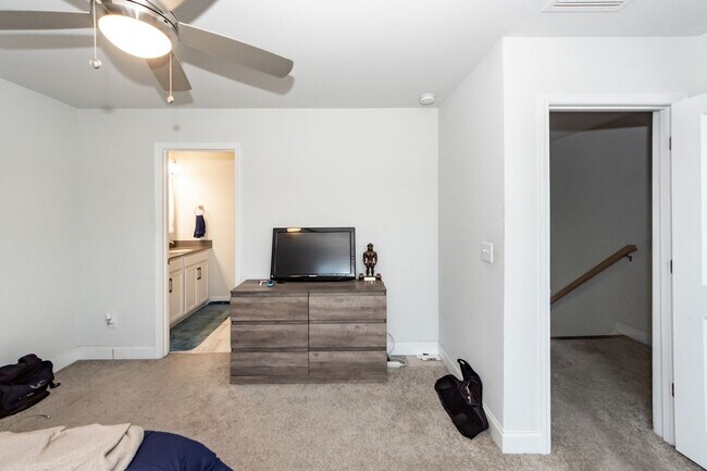 Foto del edificio - 531 Green Fern Dr