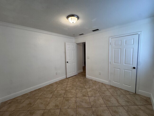 Foto del edificio - 5900 SW 26th St
