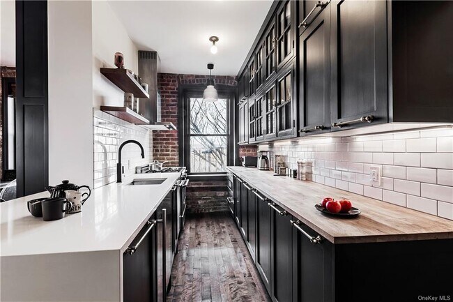 Building Photo - 4410 Cayuga Ave