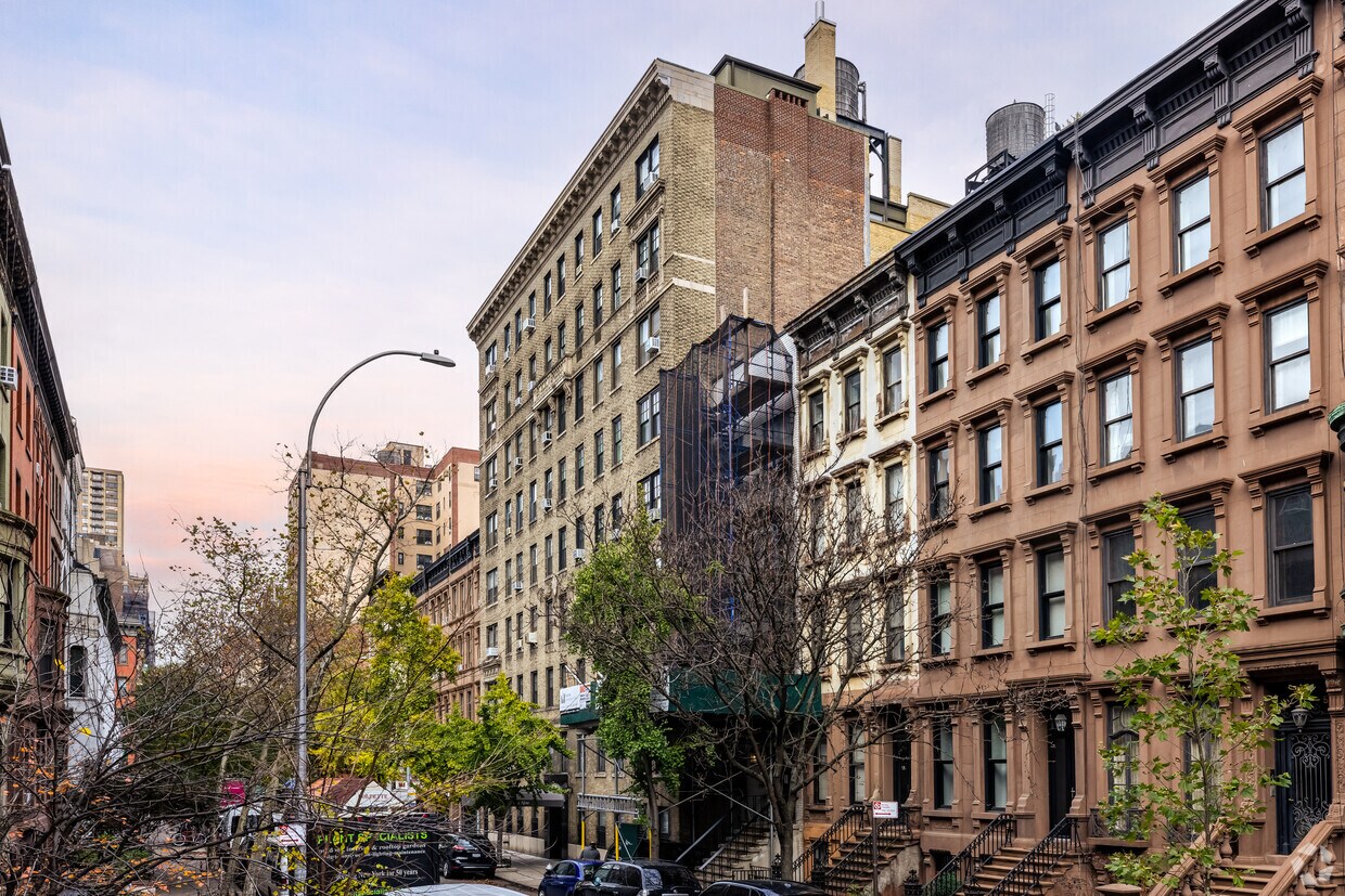 Primary Photo - 59 W 71st St