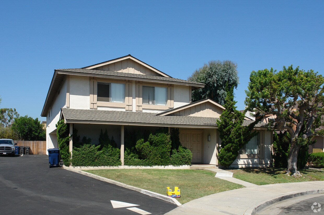 Primary Photo - 16611 Regina Cir