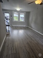 Building Photo - 264 Linton St