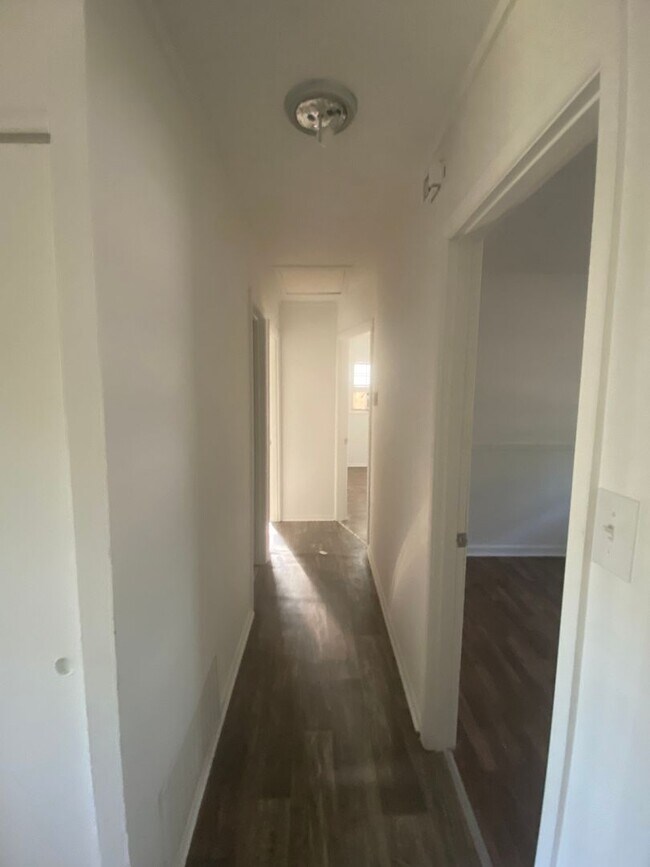 Building Photo - 308 Cole Dr