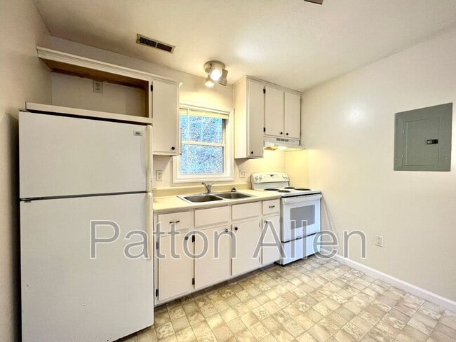 Building Photo - 109 Citadel Dr
