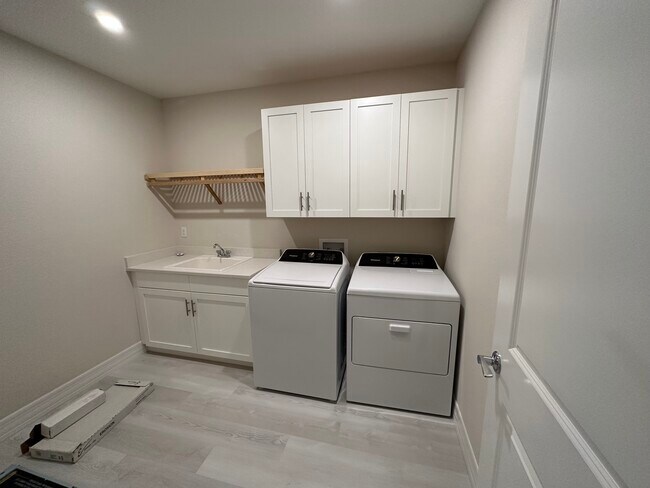 Building Photo - 214 Indies Dr E