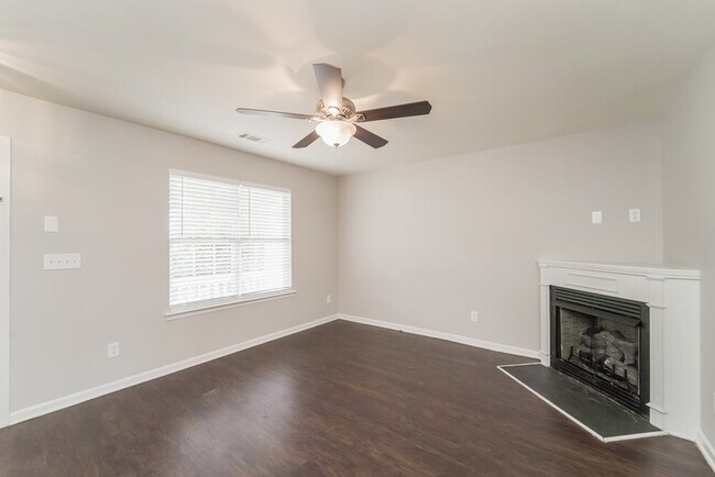 Foto del edificio - 5713 Henderson Oaks Dr