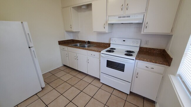 Building Photo - 4110