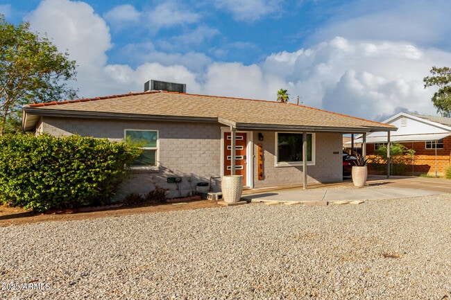 Building Photo - 2314 W Weldon Ave