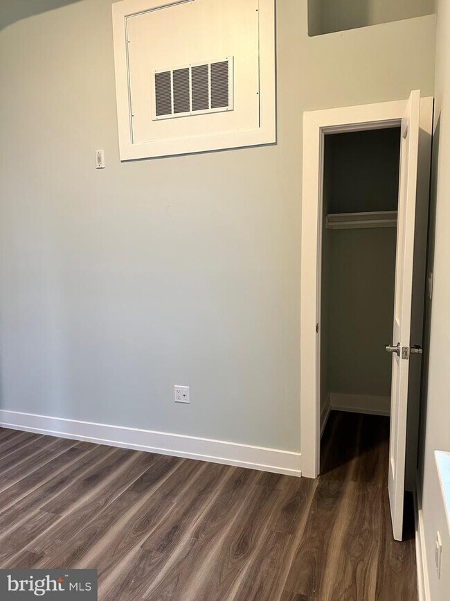 Foto del edificio - 2651 Buckius St