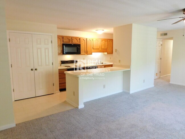 Foto del edificio - Cute 2BR/2BA Condo off Battleground Avenue...