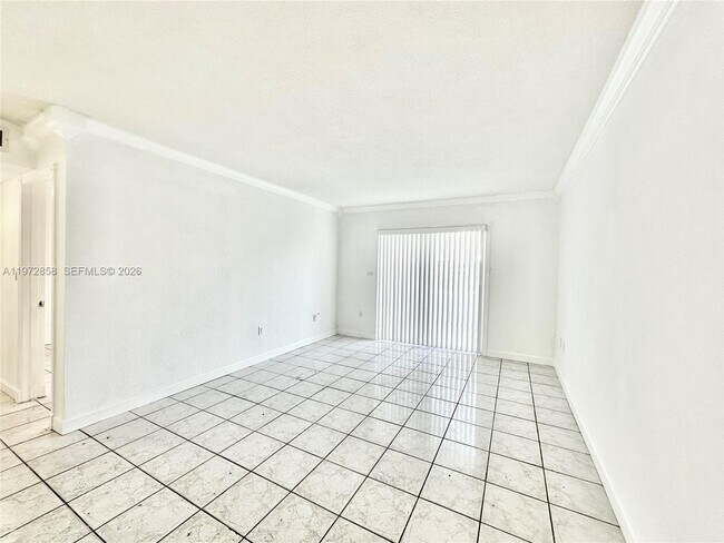 Foto del edificio - 4275 NW South Tamiami Canal Dr