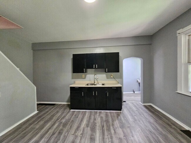 Foto del edificio - Spacious 3 bedroom 1 bath house for rent i...
