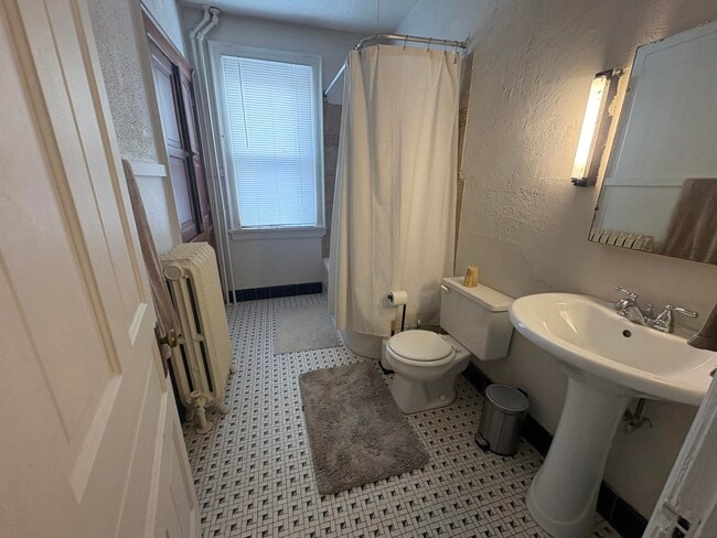 Building Photo - 3357 N Bartlett Ave