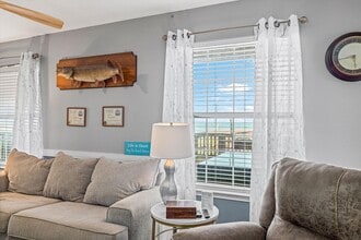 Building Photo - 601 Wave Ct