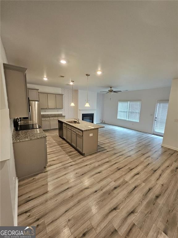 Foto del edificio - 7490 Knoll Hollow Rd