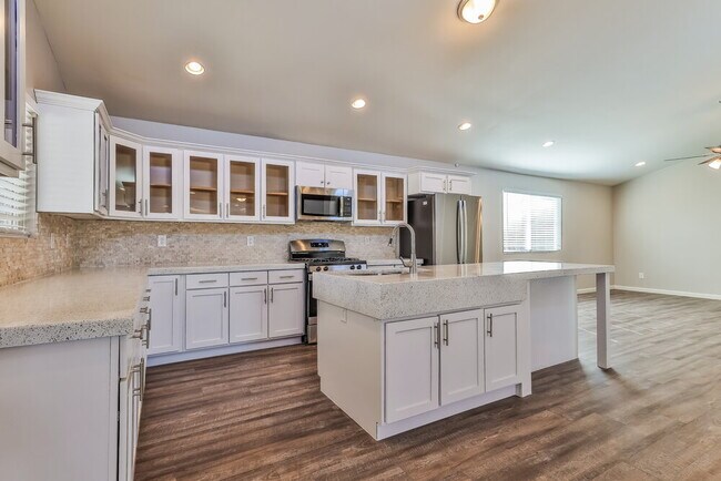 Foto del edificio - 825 W 19th St