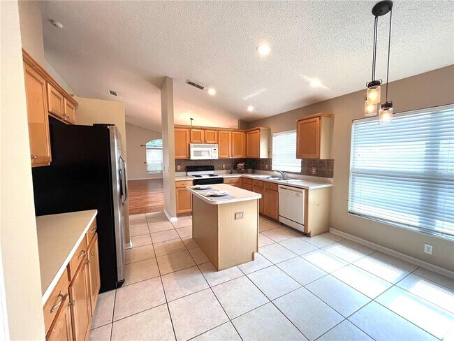Foto del edificio - 488 Winding Hollow Ave