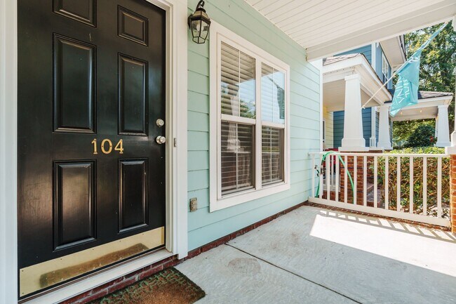 Foto del edificio - Move-In Ready & Updated Hampton Forest Tow...