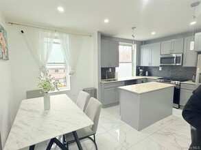 Building Photo - 220 Rogers Ave