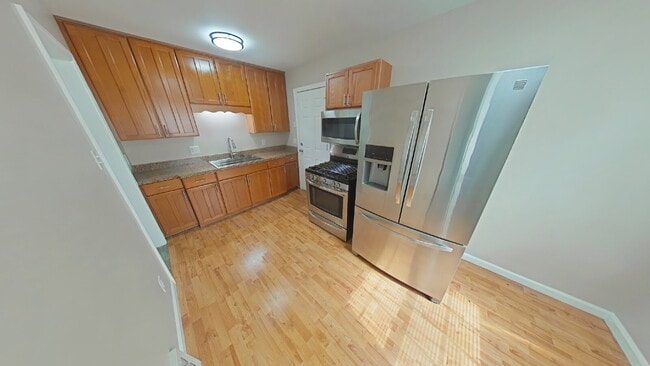 Building Photo - " 2-Bed Home with Gleaming Hardwood Floors...