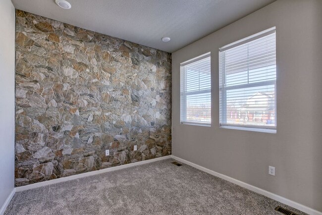 Building Photo - 4 Bedroom 2 1/2 Bath in Johnstown Farms