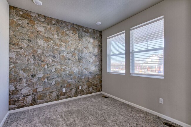 Foto del edificio - 4 Bedroom 2 1/2 Bath in Johnstown Farms
