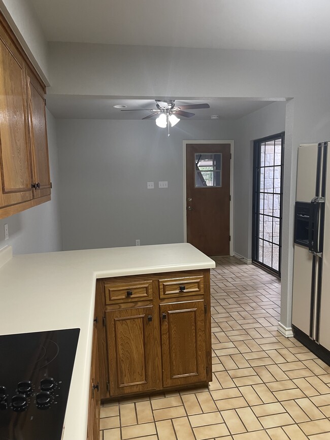 Foto del edificio - 1801 Woodstone Dr