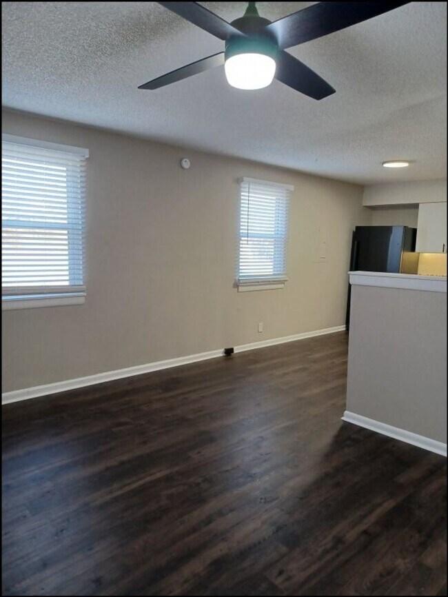 Building Photo - 2 br, 1 bath House - 3413 Elm Hill Pike