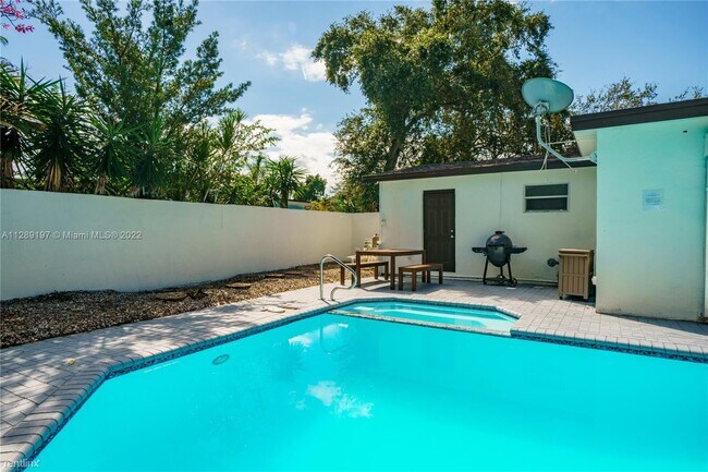 Foto del edificio - 4 br, 2 bath House - 6541 Sherman St