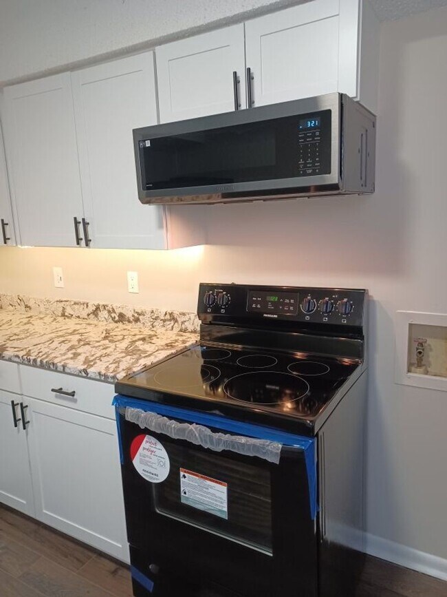 Foto del edificio - 2 br, 1 bath House - 3413 Elm Hill Pike