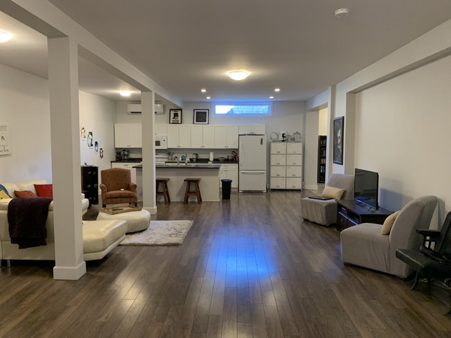 Building Photo - 145 Davis St