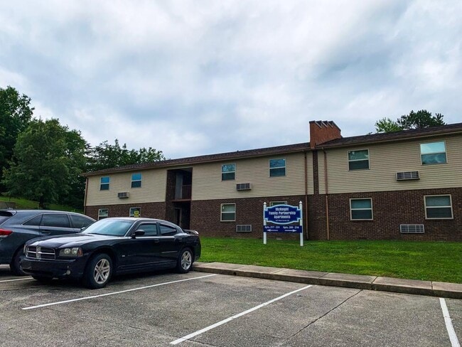 Building Photo - 107 W Carter Rd
