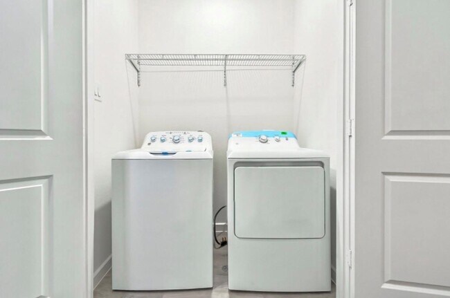 Foto del edificio - 13306 Galaga St