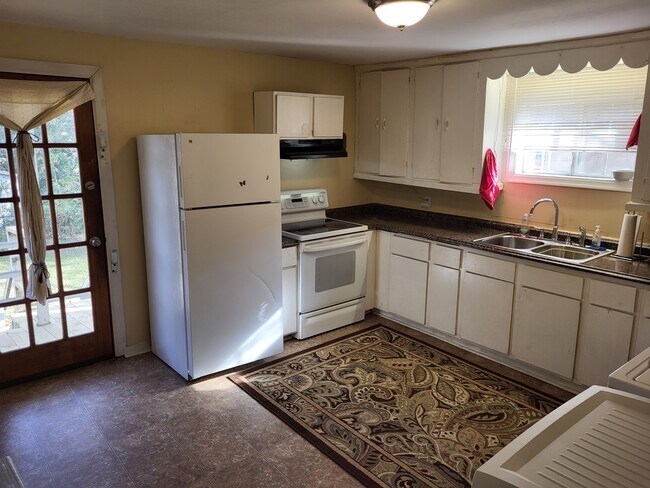Huge Kitchen - 218 Heatherly Dr