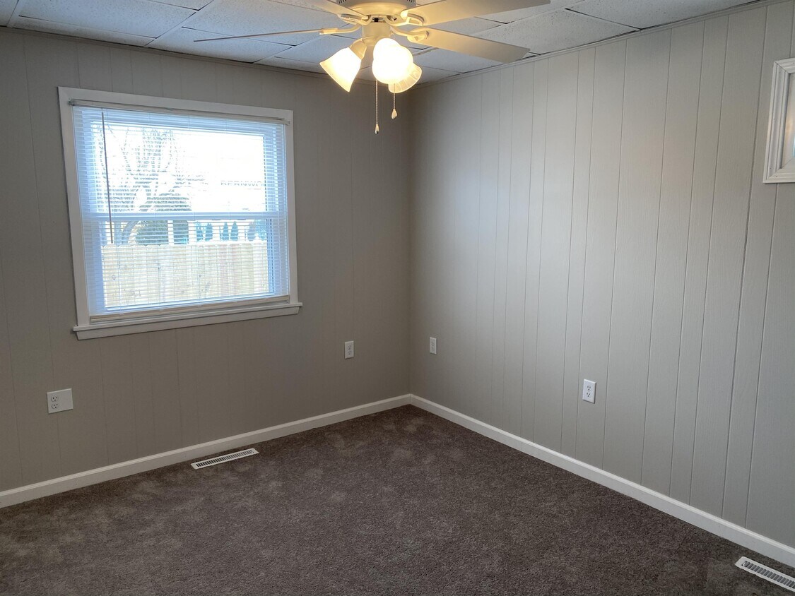 Foto principal - 8946 Bernet Rd
