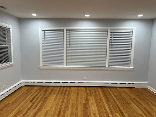Foto del edificio - 5258 N LeClaire Ave