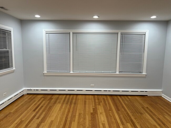 Building Photo - 5258 N LeClaire Ave