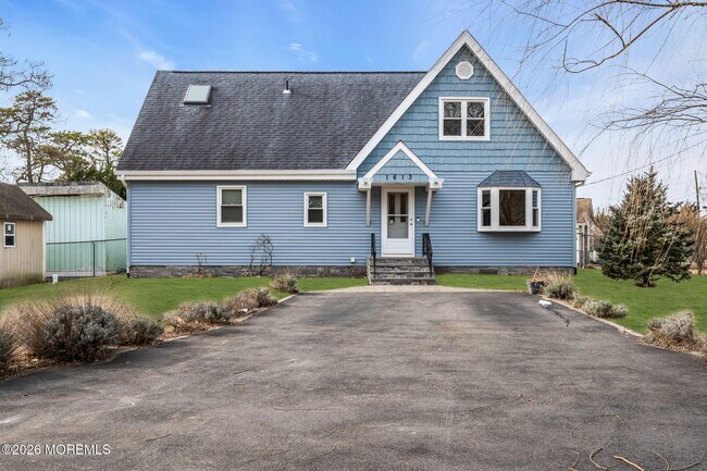 Building Photo - 1613 Beacon St