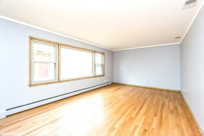 Foto del edificio - 7537 W Higgins Rd