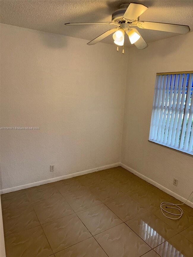 Foto del edificio - 5201 SW 31st Ave